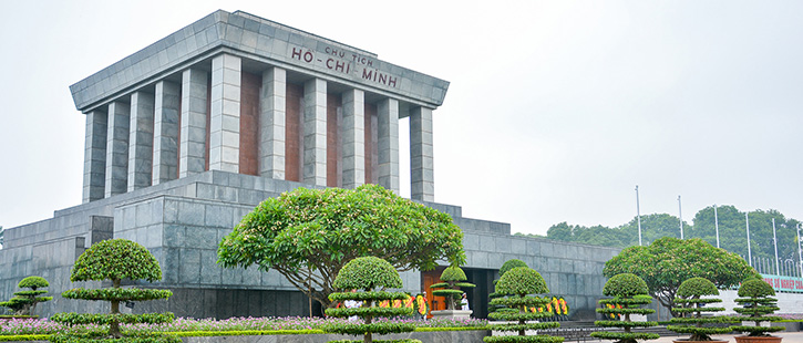 Ho-Chi-Minh-Mausoleum-2-725x310px