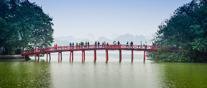 Red-Bridge-in-Hoan-Kiem-Lake-725x310px