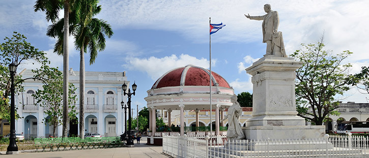 Statue-of-Jose-Marti-in-Cienfuegos,-Cuba-725x310px
