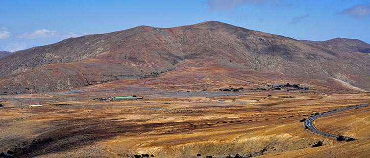 landscape-of-Fuerteventura,-Canary-Islands,-Spain-725x310px