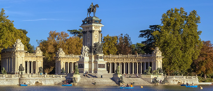 retiro-park-and-alfonso-XII-monument-725x310px